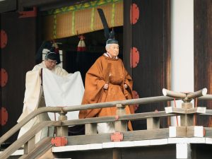 Emperor Akihito leaves the crown